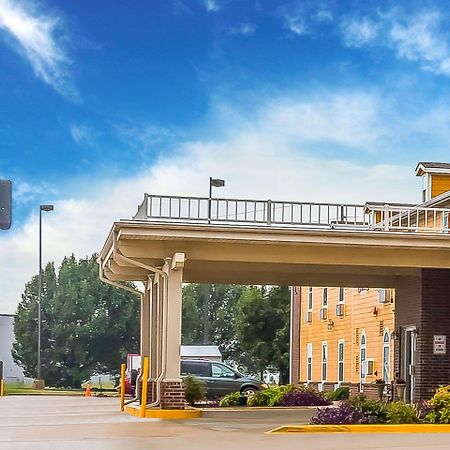 Quality Inn & Suites Chesterfield Village スプリングフィールド エクステリア 写真