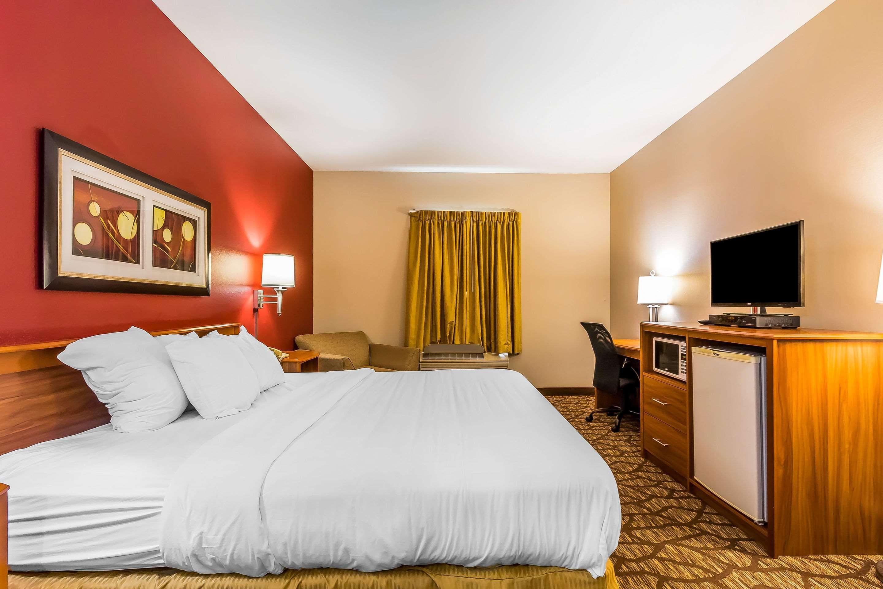 Quality Inn & Suites Chesterfield Village スプリングフィールド エクステリア 写真