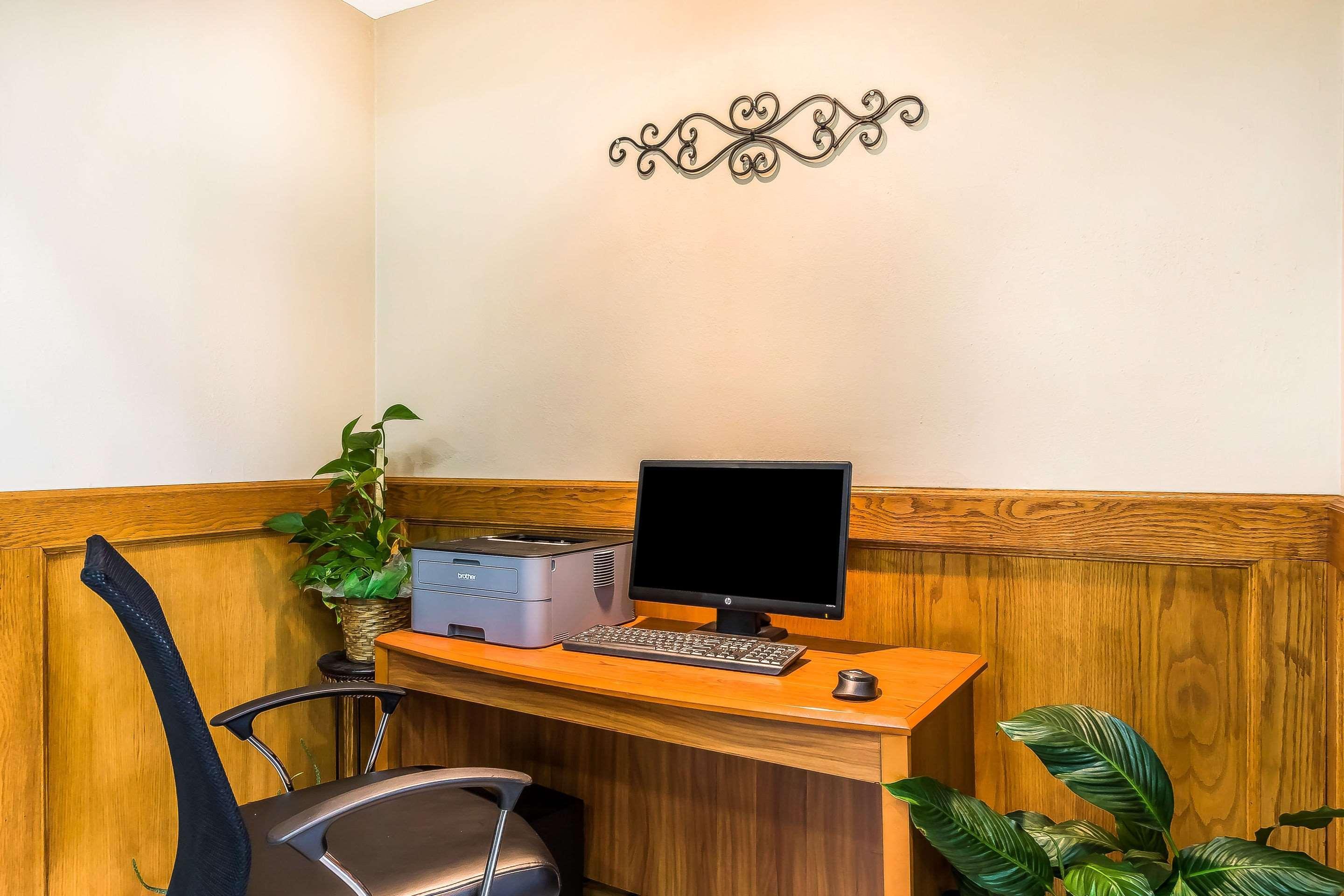 Quality Inn & Suites Chesterfield Village スプリングフィールド エクステリア 写真